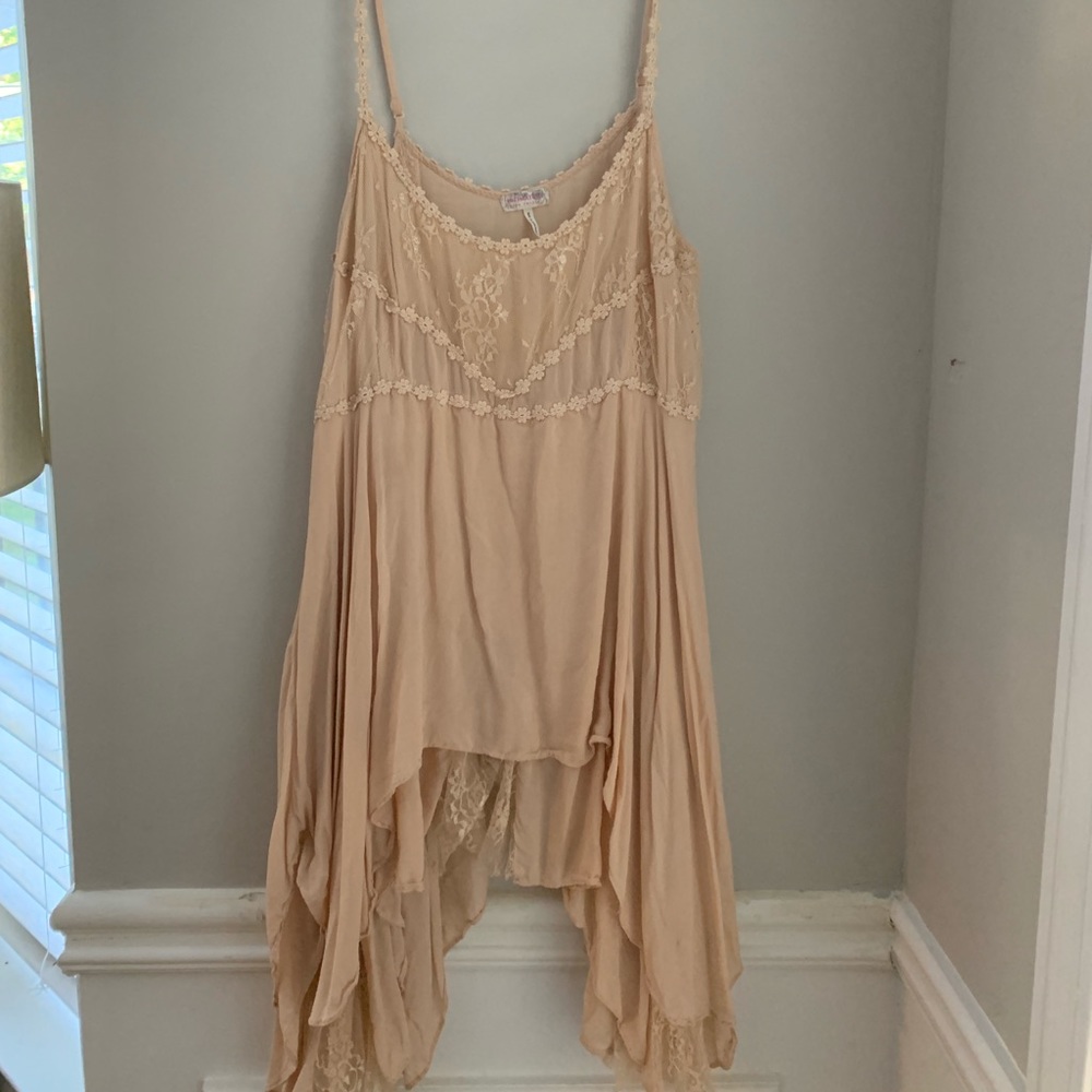 flowy lace tank top